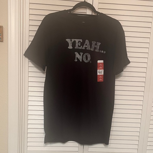 Casual Black Graphic Tee with 'Yeah No' Print - Picture 4 of 5